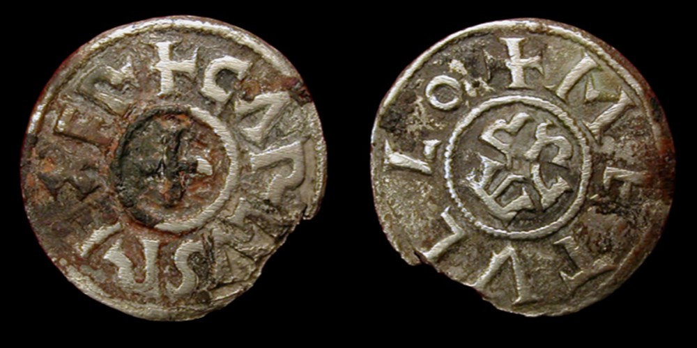 Monnaies Carolingiennes Dynastie qui succéda en Gaule aux Mérovingiens en 751, restaura l'empire d'Occident (800-887), régna sur la Germanie jusqu'en 911 et sur la France jusqu'en 987. Famille d'origine austrasienne, les...
