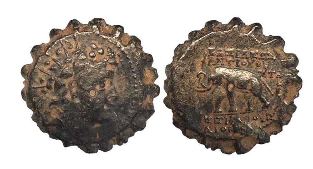  Seleukid Kingdom Antiochos VI Dionysos, 145-142 BC, AE23, 8.02g Serrate unit. Obv: Radiate head of Antiochus right, wreathed with ivy. Rev: BA&Sigma;I&Lambda;E&Omega;&Sigma; ANTIOXOY E&Pi;I&Phi;ANOY&Sigma; &Delta;IONY&Sigma;OY, elephant walking left; &Sigma;TA...
