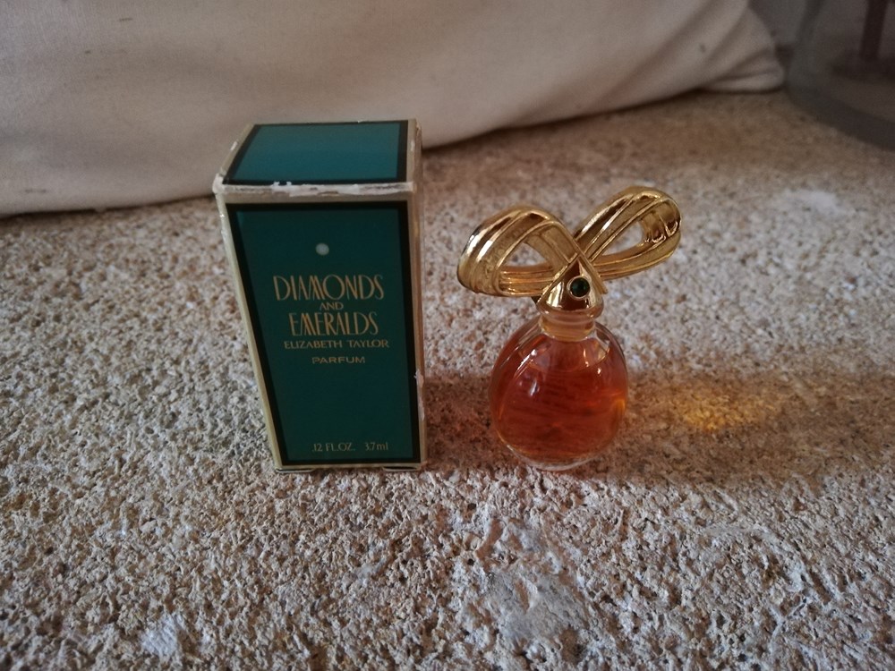 Mes miniatures de parfum (T-U) Diamond and emeraud d'Elizabeth Taylor