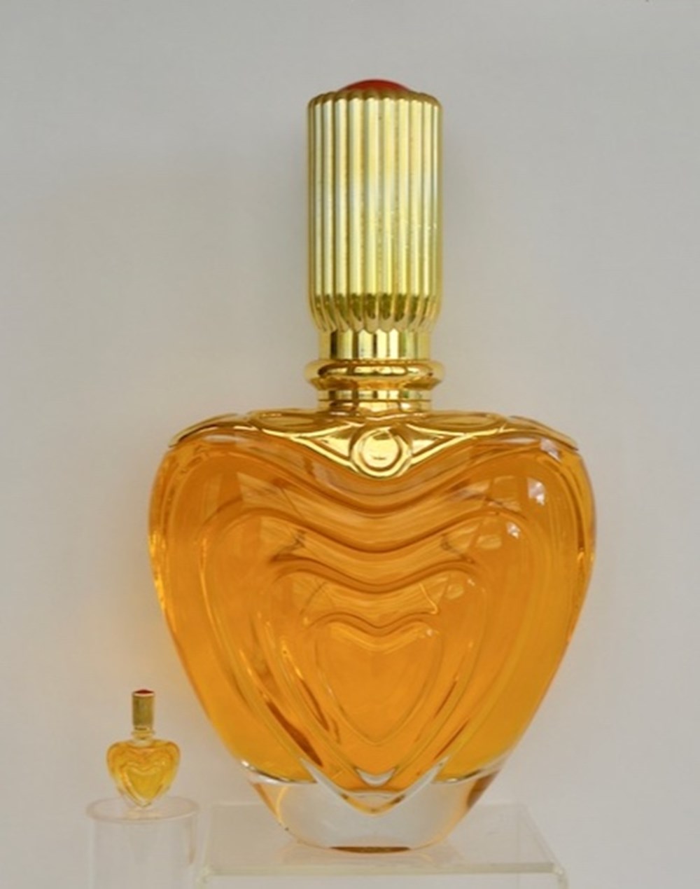 EMERAUDE NOIRE 77 perfume