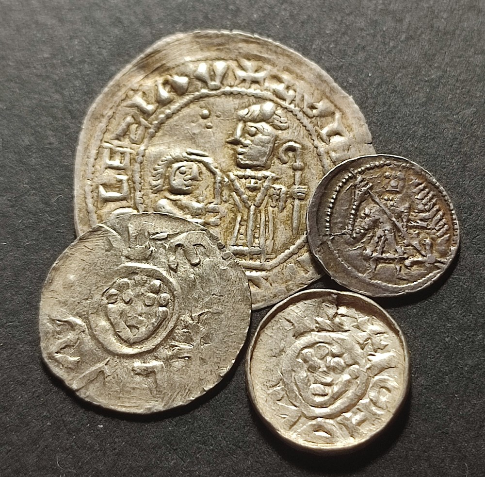 POLAND - THE BEGINNINGS OF MINTING (UNTIL THE END OF 12TH CENTURY) My name is Grzegorz and I live in eastern Poland. My private adress is: grzegjaw@poczta.onet.pl Collecting the oldest coins of the Polish Piast dynasty (till the half of XIII...