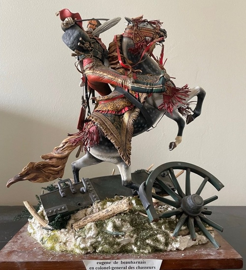  Figurines mont&eacute;es par diverses personnes et peinte 