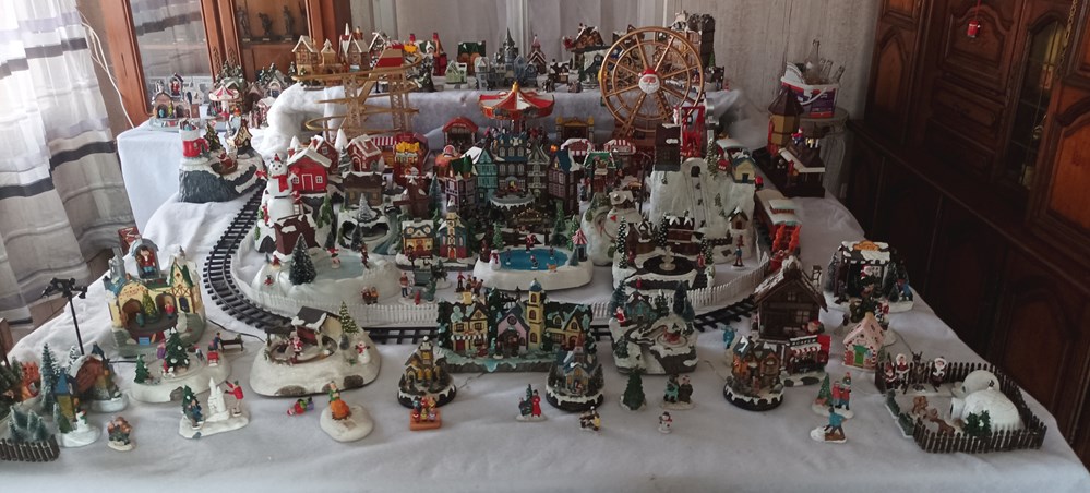Maisons de Noël Village de Noël de Madame qui m'a coûté la peau des rouleaux 