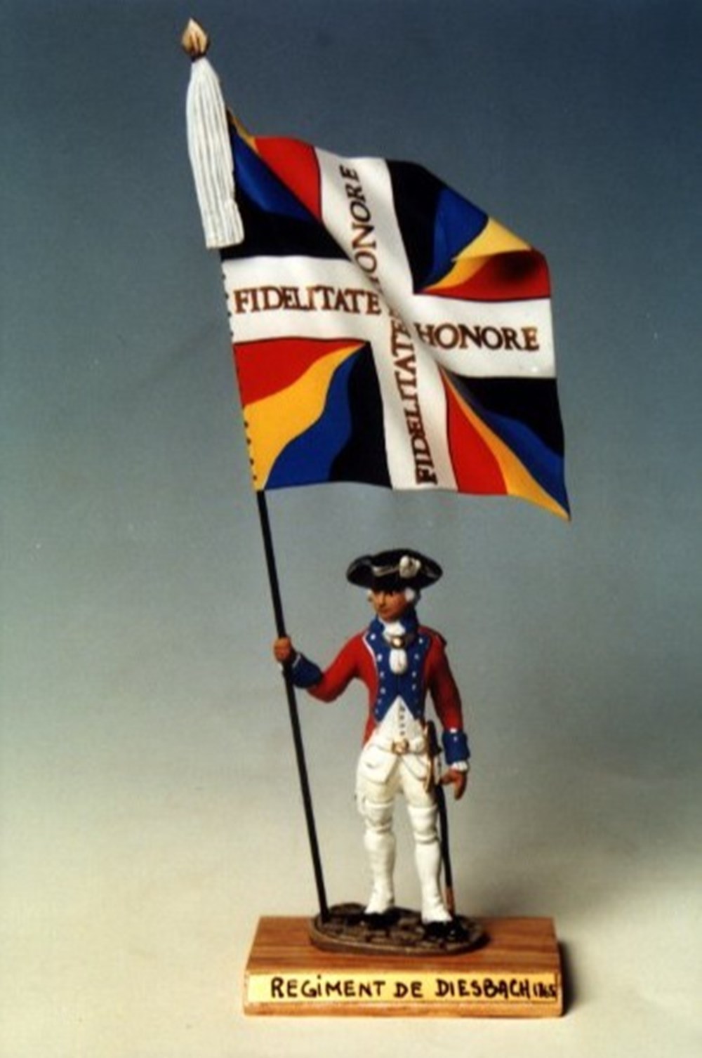Figurines historiques "Guy Renaud" La collection GUY RENAUD représente ainsi à ce jour plus de 35 000 soldats de plomb porte- drapeau, appelés "figurines historiques" par les amateurs. La fabrication GUY RENAUD a pris...