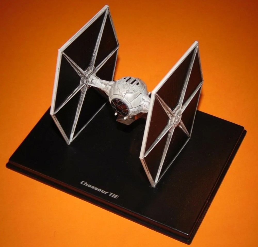 Atlas Star Wars (Vaisseaux et véhicules ) de la saga mythique Éditions Atlas est une société française (lié au holding DeAgostini) spécialisée dans la vente par correspondance et la vente via les marchands de journaux. Elle produit de très nombreuses...