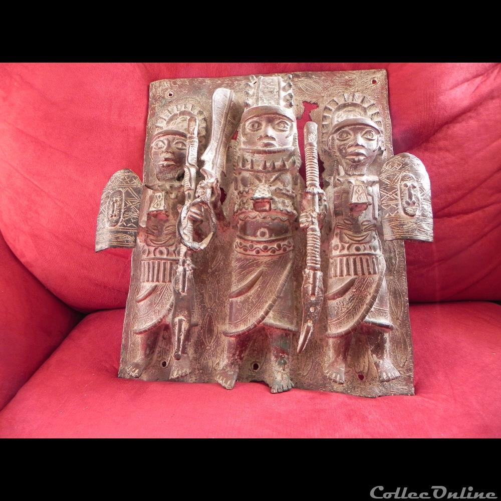  plaque du palais de l'OBA ,bracelets royaux ,.... ,tous ces objets sont de grande qualit&eacute; et tr&egrave;s imposants L'ancien royaume du Dahomey&nbsp; et du B&eacute;nin couvrait plusieurs pays d'Afrique...