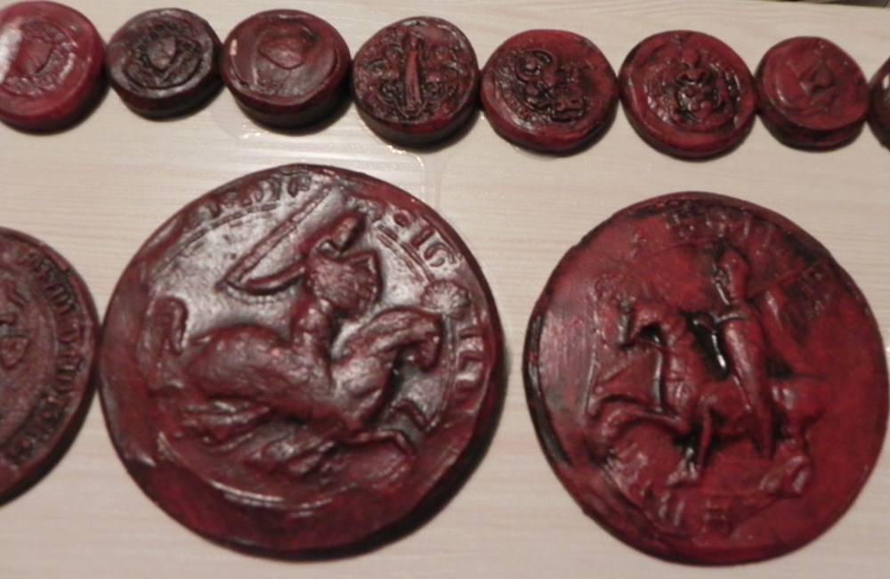 collection Jean De Vienne :copies sceaux , contre sceaux cachets... , importante collection de copies sceaux , contre sceaux cachets... , plus de 1500 objets .