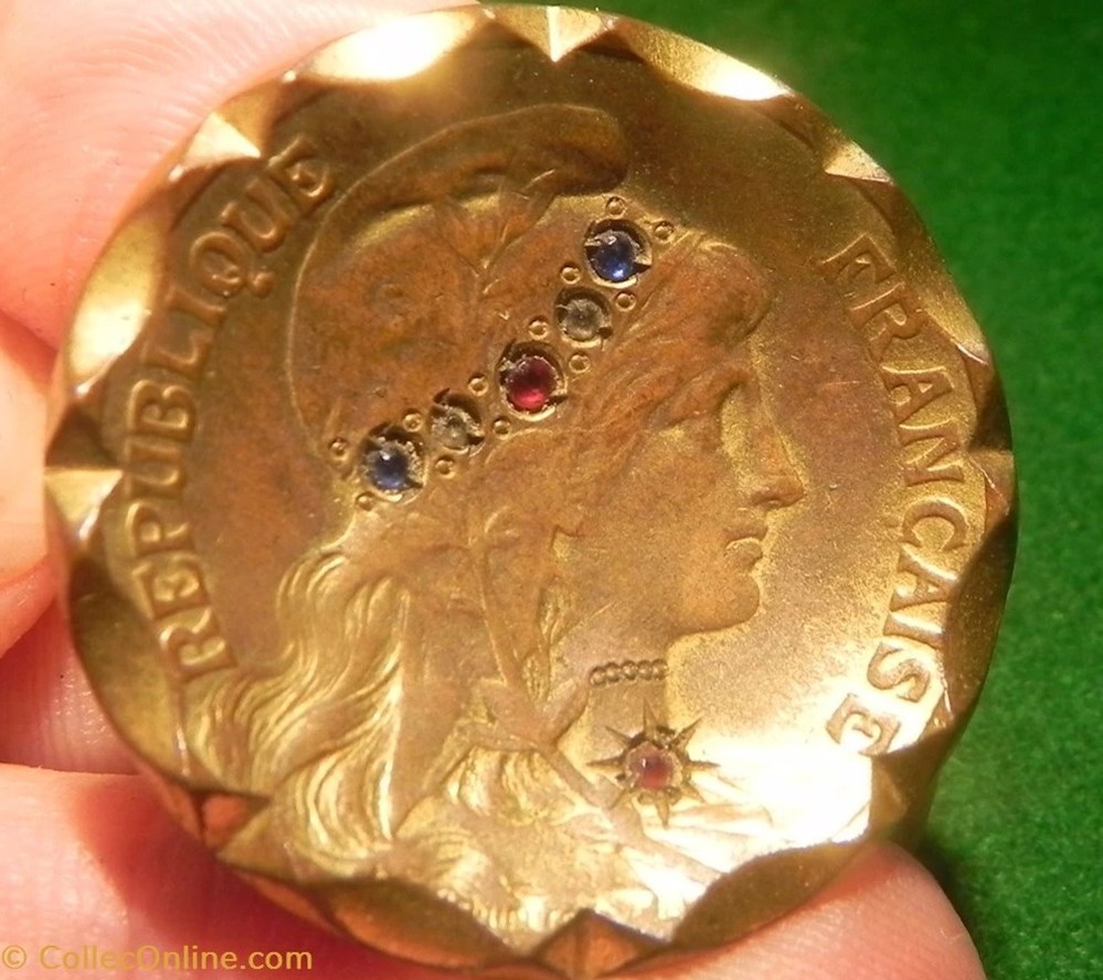 objet à caractère numismatique. partie numismatique ne rentrant pas dans ma collection. à échanger ou à vendre.
