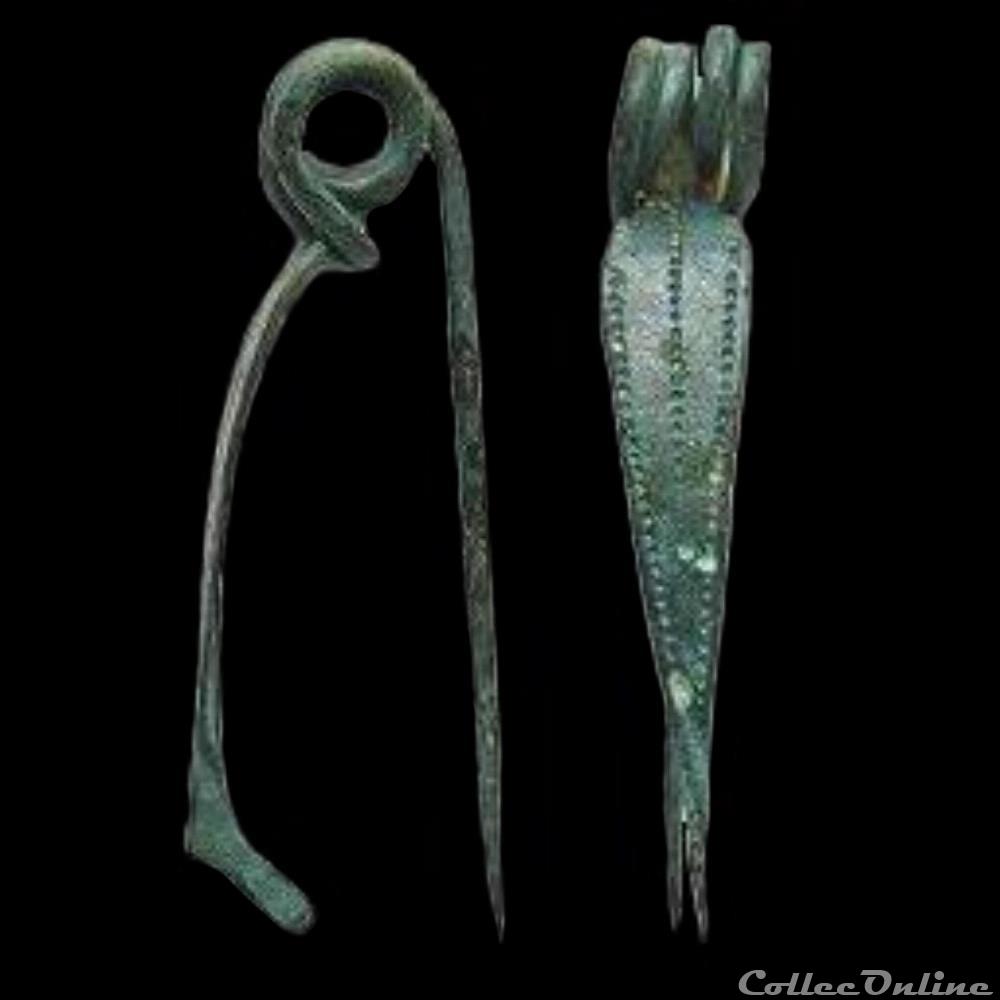  Lot de fibules issues de mes prospections p&eacute;destres , d&eacute;couvertes en un m&ecirc;me lieu. Site d&eacute;clar&eacute; &agrave; la DRAC de Dijon, ayant fait l'objet d'une fouille de sauvetage, avant...