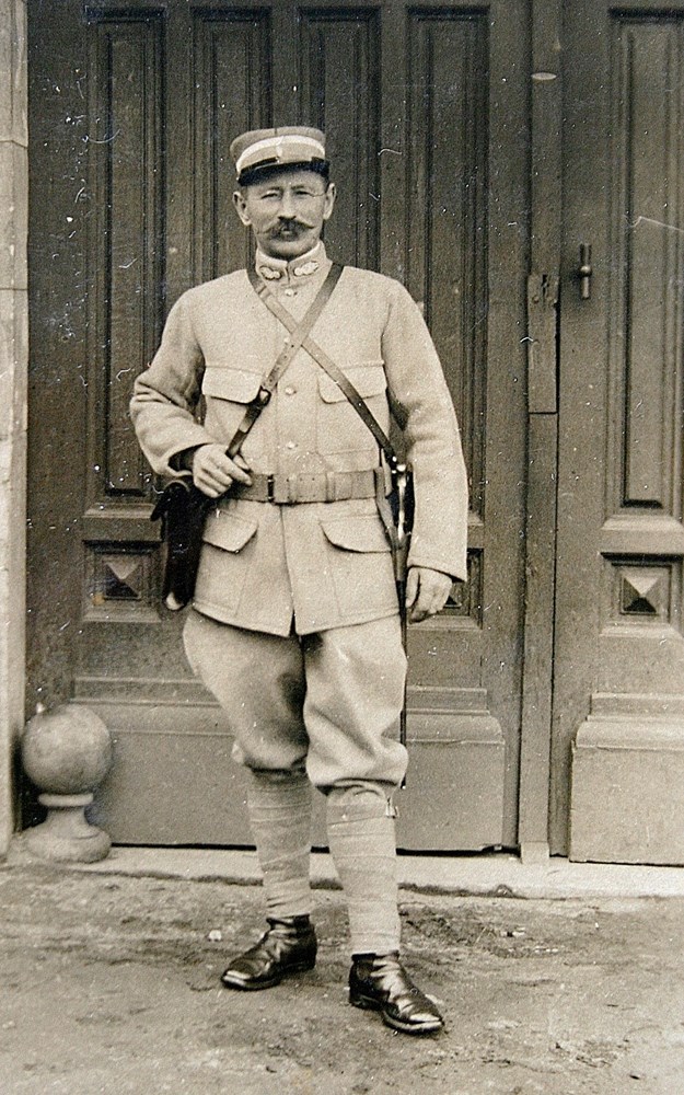  en cours .......... Aux Arm&eacute;es, la Gendarmerie fournit des Pr&eacute;v&ocirc;t&eacute;s constitu&eacute;es suivant l&rsquo;instruction du 31 juillet 1911. En 1914-1919, pendant la premi&egrave;re guerre mondiale, tous les officiers et 17.802...