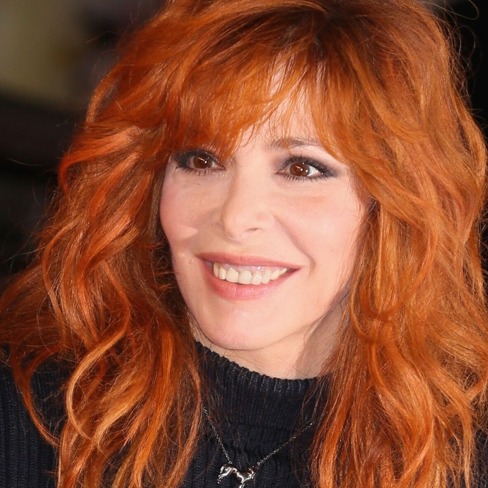 Mylène Farmer Voici ma collection Mylène Farmer. Artiste que j'apprécie beaucoup, avec Johnny Hallyday.