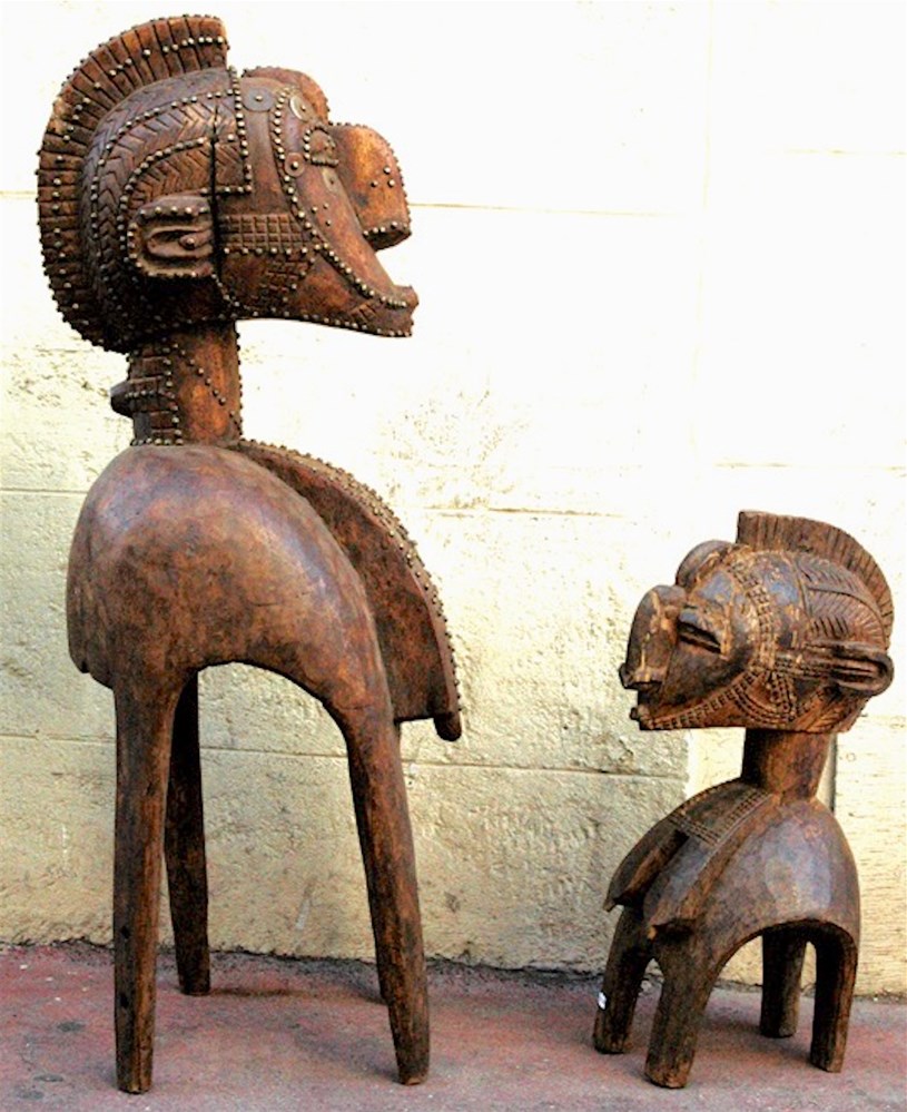  Les masques symbole de l'art africain. Le&nbsp;masque est la sculpture dominante des arts dit "premier". Ils sont utilis&eacute;s dans trois sortes de c&eacute;r&eacute;monies: Agraires, initiatiques et fun&eacute;raires. La personne...