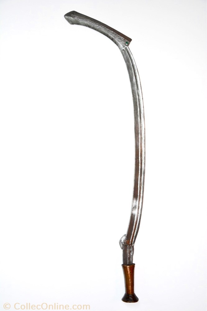 Couteaux Type faucilles 1 L'arme faucille prend certainement ces origines dans l'ancienne Égypte. De mon point de vue, ont peu considérer trois groupes dans les couteaux de types faucilles. Le premier que l'ont...