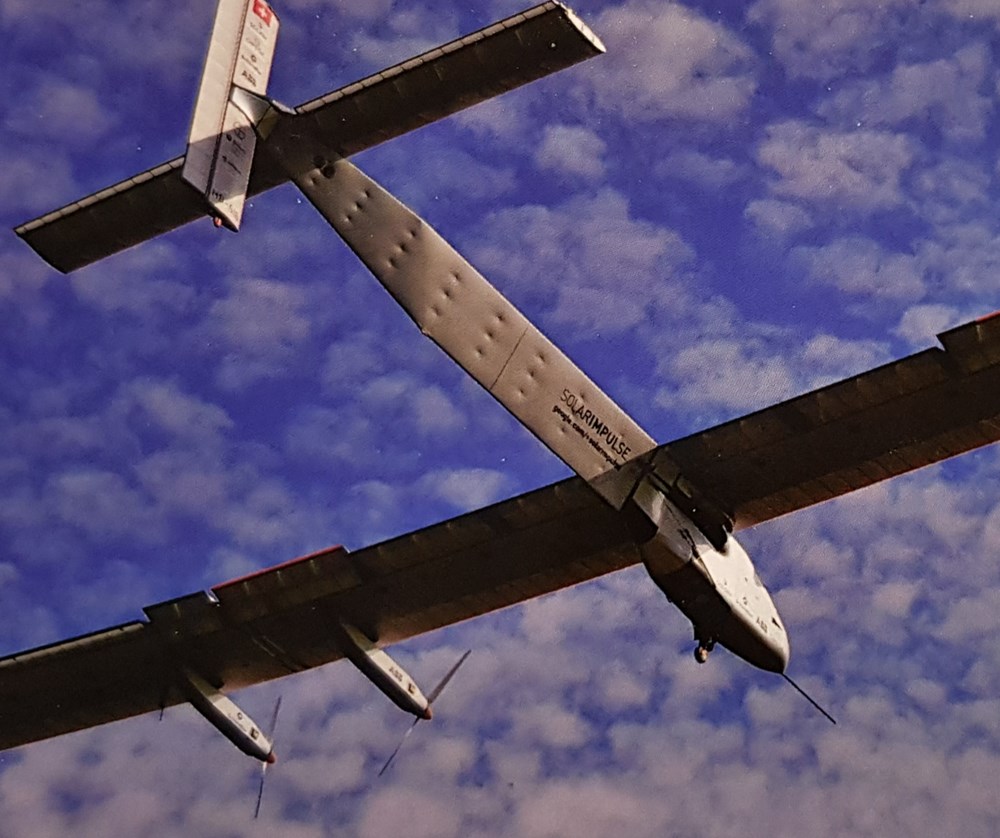  Solarimpulse d&eacute;signe deux avions solaires construits &agrave; l'initiative des Suisses Bertrand Piccard et Andr&eacute; Borschberg, &agrave; l'&Eacute;cole polytechnique f&eacute;d&eacute;rale de Lausanne. Les deux pilotes en assurent le d&eacute;veloppement depuis...