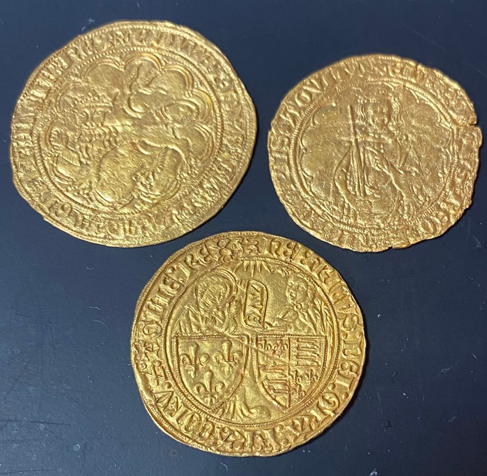 ANGLO - GALLIC EDWARD III, Leopard, rare 2nd issue, Bordeaux mint, Spinks: S8038 EDWARD the Black Prince, Hardi d'Or, La Rochelle mit, Spinks S8128 HENRY VI, Salut d'Or, Rouen mint, Spinks: S8164...