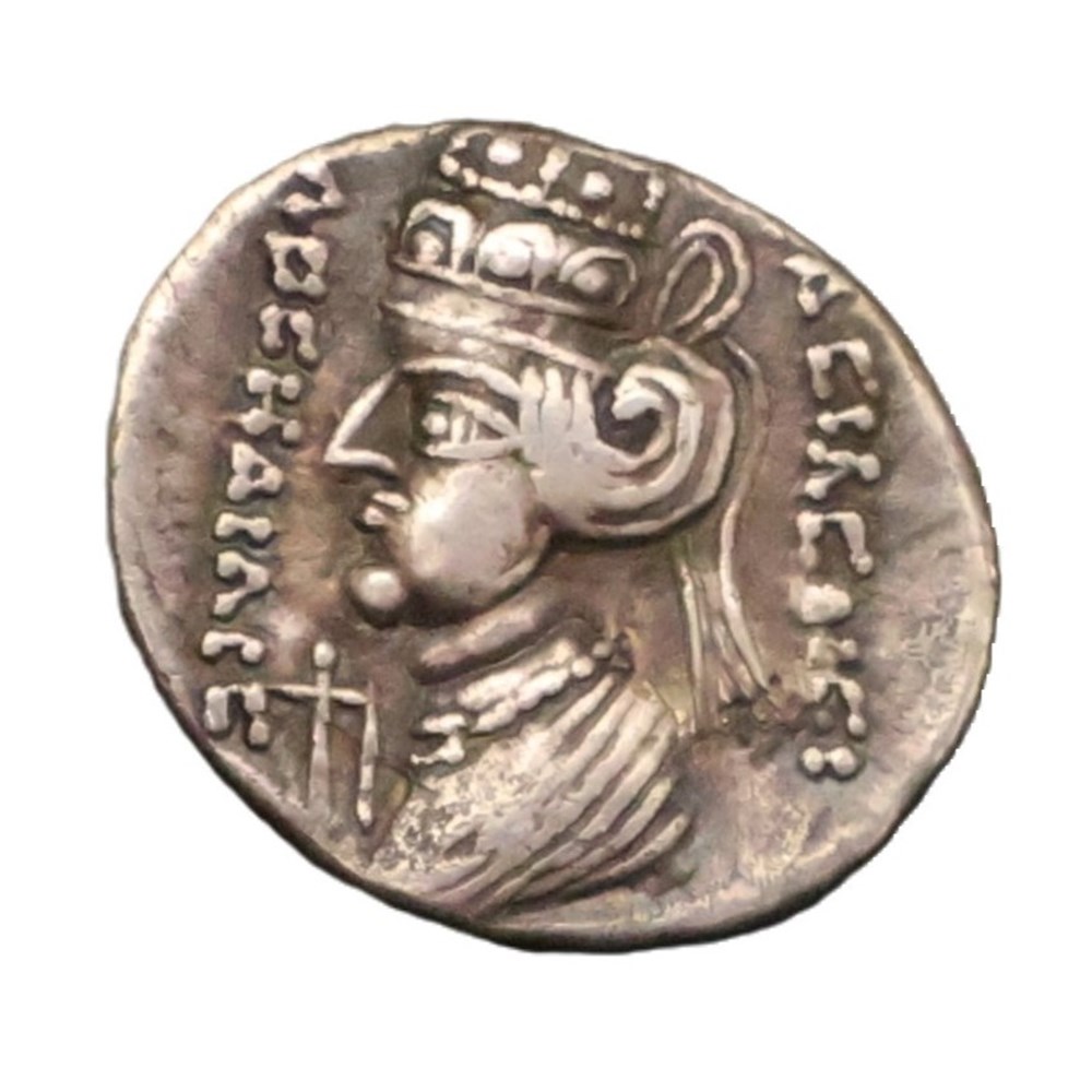 Parthes Groupe VIII : Les fils de Phraates IV Phraates IV voit régner depuis sa tombe deux fils, Phraates V, dit Phraataces (petit Phraates) et Vonones I. Phraataces, qui a assassiné son père, vraisemblablement avec l'aide de sa...