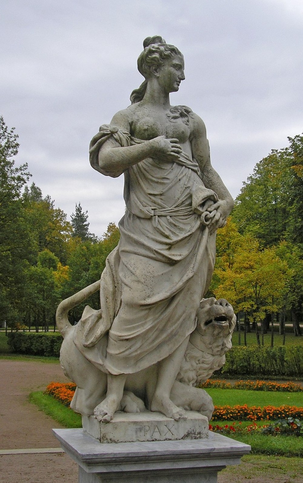  La Pax est la d&eacute;esse all&eacute;gorique de la paix.&nbsp; Une histoire moins dense que ses cons&oelig;urs, car n'est apparue qu'apr&egrave;s la c&eacute;l&egrave;bre "Paix d'Auguste".&nbsp; "La Paix &eacute;tait l'aboutissement des...