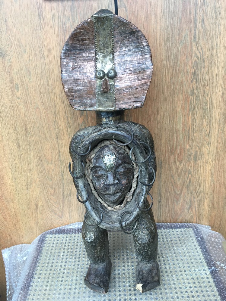  Statue d&rsquo;anc&ecirc;tre KOTA / MAHONGWE - GABON - Rare et ancienne statue figure de reliquaire africain de l'ethnie Kota du Gabon en bois recouvert de plaques de laiton et...