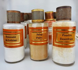Dons RAVASSE - Flacons de pharmacie en verre - Pharmacie RAVASSE du Mesnil Esnard