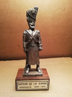Etain d'art ciselé main