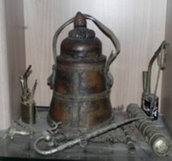 Tibet, Népal objets religieux et utilitaires.