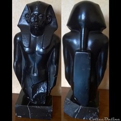 Statuette